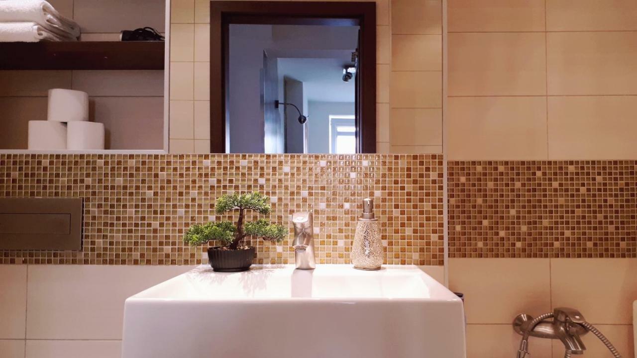 Stylish And Spacious By Cooee Apartments Varsavia Esterno foto